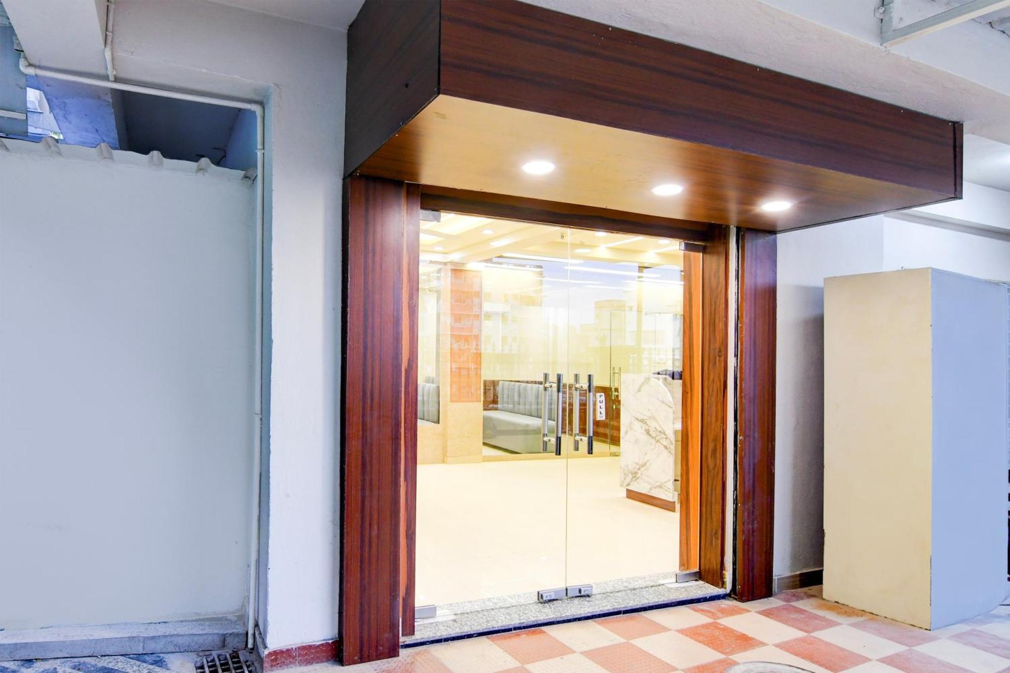 Hotel Super Townhouse Kaikhali Near Airport Kolkata